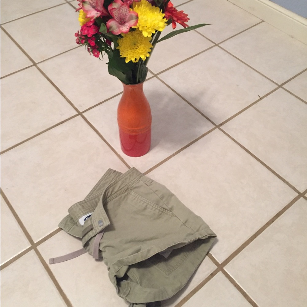 Old navy size 8 green shorts! CUTE